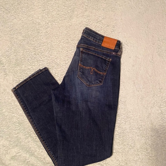 Dark blue wash | mid rise | has stretch - Picture 3 of 3